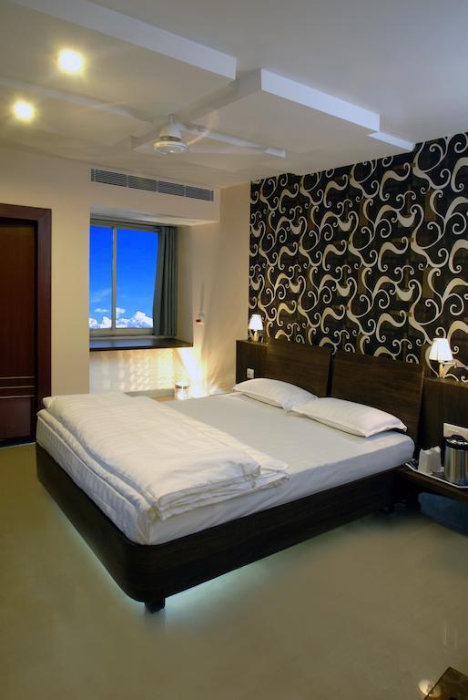Hotel Tulsi Exotic Bhopal Bagian luar foto