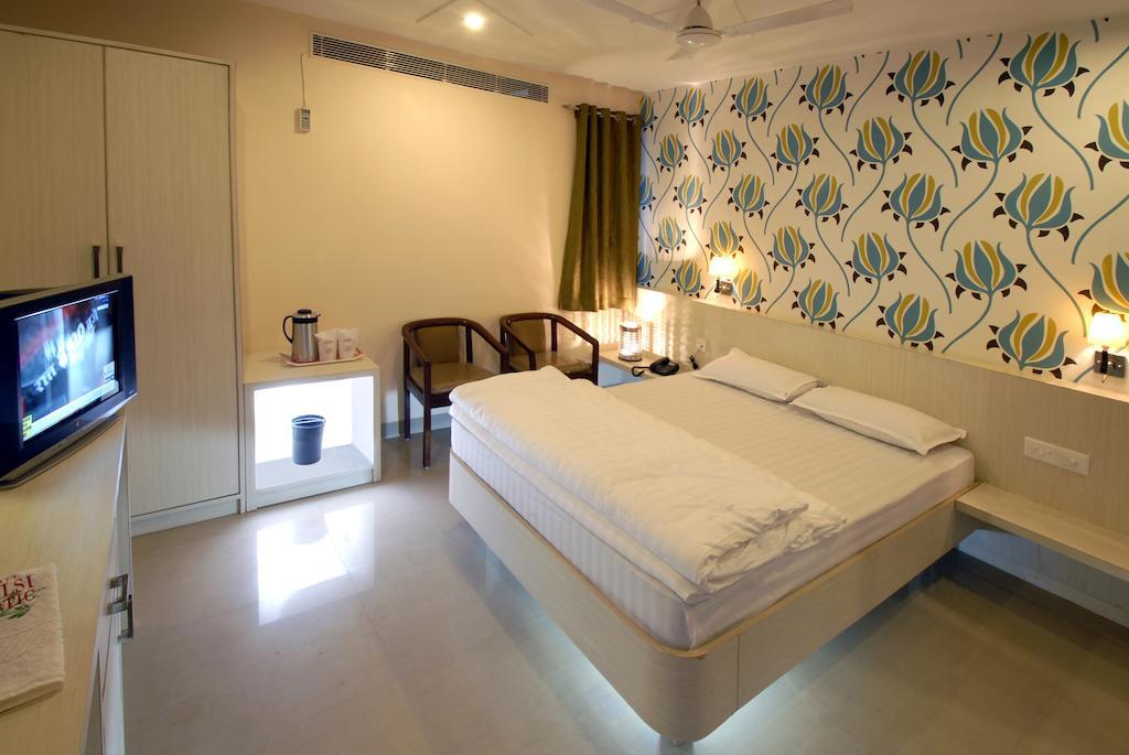 Hotel Tulsi Exotic Bhopal Bagian luar foto